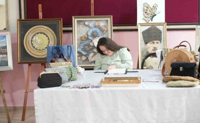 Muş&rsquo;ta down sendromlu Rabia&rsquo;nın sanatla y&uuml;kselen başarısı
