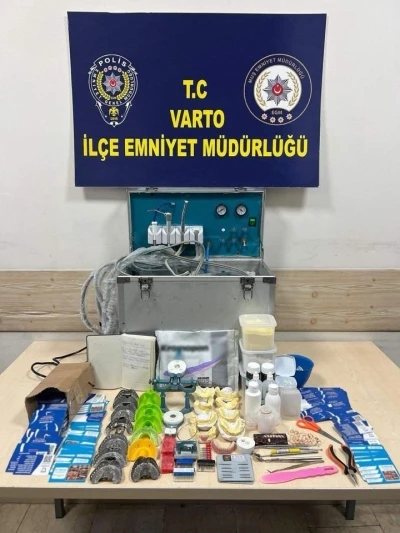 Muş&rsquo;ta evini kliniğe d&ouml;n&uuml;şt&uuml;ren sahte diş&ccedil;i yakalandı
