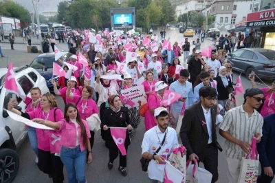 Muş’ta gönüllülerden &quot;kanser farkındalığı&quot; yürüyüşü
