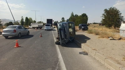 Muş’ta hafif ticari araç ile kamyonet çarpıştı: Her iki araçta maddi hasar meydana geldi
