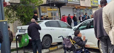 Muş&rsquo;ta iki ara&ccedil; &ccedil;arpıştı
