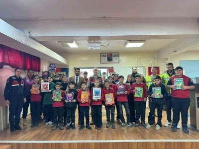 Muş&rsquo;ta jandarmadan &ouml;ğrencilere kişisel g&uuml;venlik ve g&uuml;venli internet eğitimi
