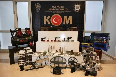 Muş&rsquo;ta ka&ccedil;ak&ccedil;ılık operasyonu: &Ccedil;ok sayıda silah, m&uuml;himmat ve tarihi eser ele ge&ccedil;irildi
