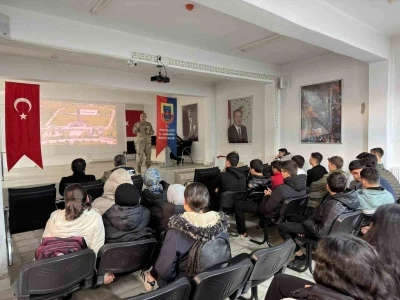 Muş&rsquo;ta &ouml;ğrencilere Jandarma Teşkilatı&rsquo;nın tanıtımı yapıldı
