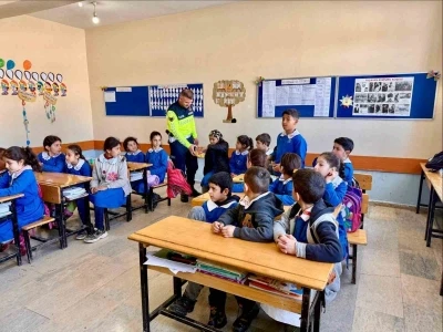 Muş&rsquo;ta &ouml;ğrencilere jandarmadan trafik eğitimi
