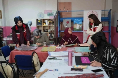 Muş&rsquo;ta şehit yakınları ve gazilere y&ouml;nelik ebru kursu yoğun ilgi g&ouml;rd&uuml;
