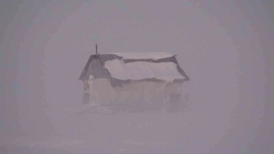 Muş&rsquo;ta sis ve g&uuml;n batımı kartpostallık manzara oluşturdu
