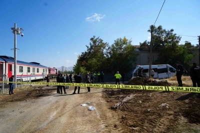 Muş’ta tren öğrenci servisine çarptı: 17 yaralı
