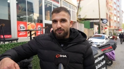 Muş’ta üşüyen kuryeye eldivenini veren polis gönülleri ısıttı
