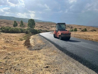 Muş’ta yol yapım çalışmaları sürüyor
