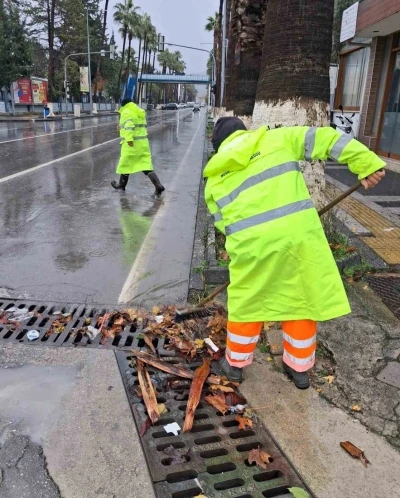 MUSKİ ekipleri 24 saat yağmur mesaisinde
