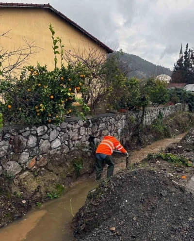 MUSKİ ekiplerinden yağmur mesaisi
