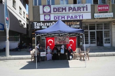 Muşlu ailelerin evlat n&ouml;beti devam ediyor
