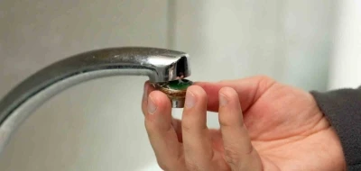 Musluğa takılan k&uuml;&ccedil;&uuml;k aparat, suyu y&uuml;zde 70 kurtarıyor: Tasarruf hamlesi
