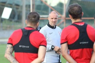 Mustafa Er: &quot;En az 3-4 oyuncuyu aramıza katmak istiyoruz&quot;
