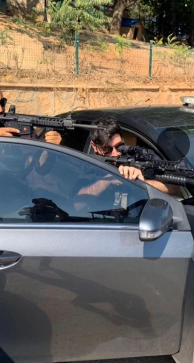 Mustafa T&uuml;rkay Sonel&rsquo;in uzun namlulu silahlarla &ccedil;ektiği fotoğraflar ortaya &ccedil;ıktı
