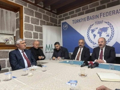 Mustafa Varank: "Şu anda partinin b&uuml;t&uuml;n dizaynını &Ouml;zg&uuml;r &Ouml;zel&rsquo;e g&ouml;re yapıyorlar"
