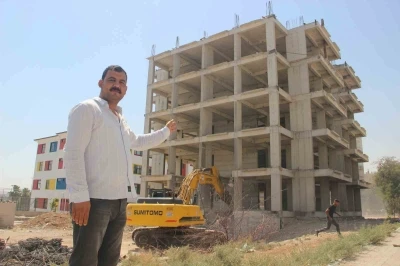 Müteahhit kendisini ihbar etti: Bina mühürlenerek yıkımı yapıldı
