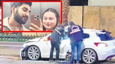 Mutlu g&uuml;nleri son g&uuml;nleri oldu! Yarışan iki ara&ccedil; gen&ccedil; &ccedil;ifti katletti