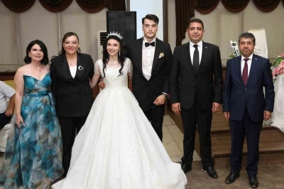 Mutluluklarına şahitlik ettiler
