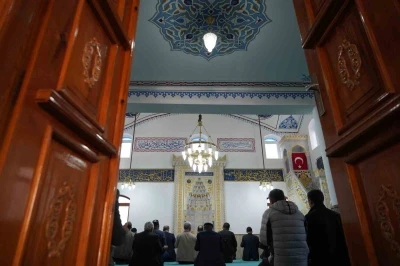 Nakış motifleriyle bezenen yarım asırlık Velişaban Camii yeniden ibadete açıldı
