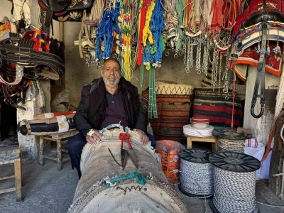 Nalbantlıkla ge&ccedil;en yarım asır: Diyarbakırlı 2 kardeş, 50 yıldır nalbantlık yapıyor
