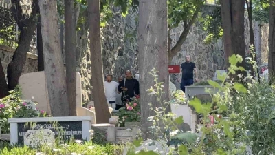 Narin G&uuml;ran&rsquo;ın babası ve ağabeyi Mattia Ahmet Minguzzi&rsquo;nin kabrini ziyaret etti
