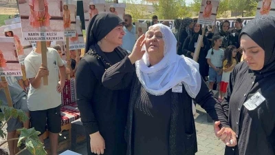 Narin’in mezarı başında Kürtçe ağıt: ’’Hem canımızı aldılar hem evimizi başımıza yıktılar’’
