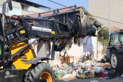 Nazilli Belediyesi çöp evi temizledi: &quot;4 kamyon çöp çıktı&quot;

