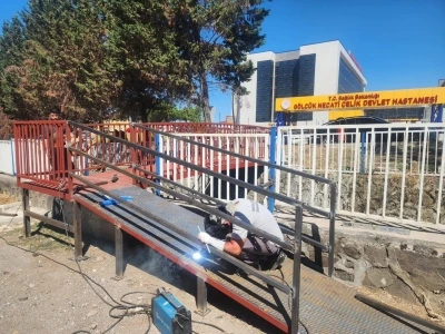 Necati Çelik Devlet Hastanesi karşısına yeni yaya köprüsü
