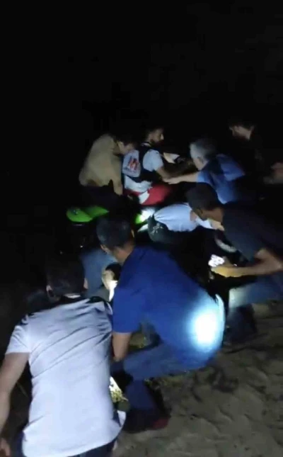 Nehirde mahsur kalan 5 kişi kurtarıldı
