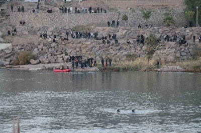 Nehre düşen terliğini almak isterken suya düşen çocuk kayboldu

