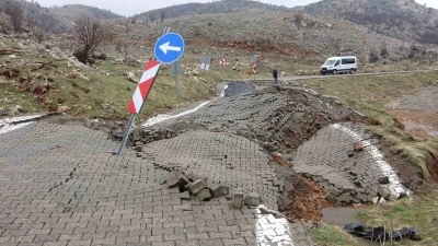 Nemrut Dağı yolunda heyelan meydana geldi

