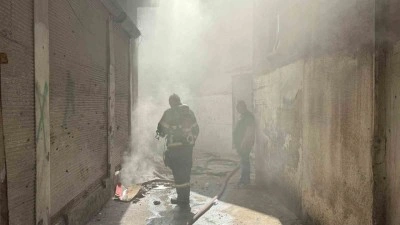 Neredeyse bir gündür yanıyor: Ayakkabıların bulunduğu depodaki yangın söndürülemiyor