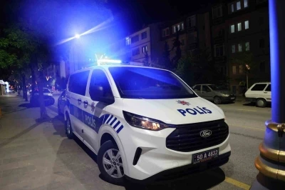 Nevşehir&rsquo;de ambulans &ccedil;ağrılan evdeki bı&ccedil;aklı kavgada sağlık personeli mahsur kaldı

