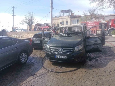Nevşehir&rsquo;de ara&ccedil; yangını: 3 ara&ccedil; hasar g&ouml;rd&uuml;
