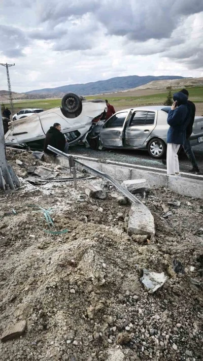 Nevşehir&rsquo;de iki otomobil &ccedil;arpıştı: 3 yaralı

