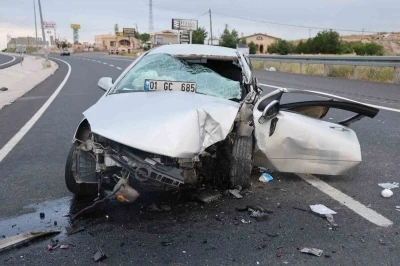 Nevşehir&rsquo;de otomobil direğe &ccedil;arptı: 1 &ccedil;ocuk &ouml;l&uuml;, 3 yaralı
