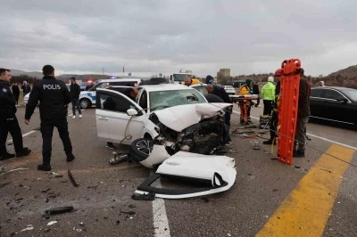 Nevşehir&rsquo;de zincirleme trafik kazası: 2 &ouml;l&uuml;, 7 yaralı
