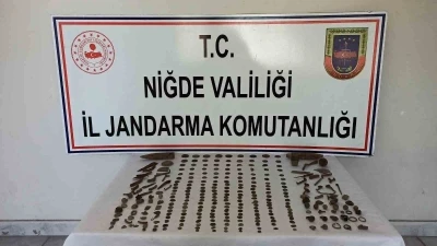 Niğde Bor&rsquo;da tarihi eser operasyonu: 290 adet eser ele ge&ccedil;irildi
