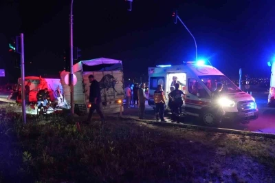 Niğde&rsquo;de 3 aracın &ccedil;arpıştığı kazada 1&rsquo;i ağır 10 kişi yaralandı
