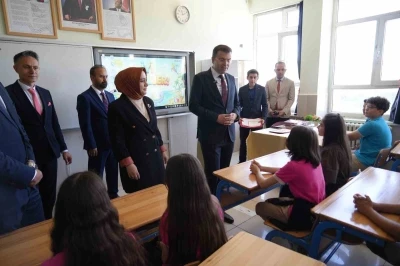 Niğde&rsquo;de 67 bin 811 &ouml;ğrenci karne heyecanı yaşadı
