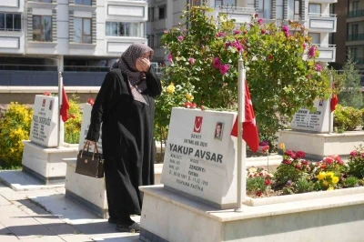Niğde&rsquo;de bayram arifesinde şehitlik ziyaret edildi
