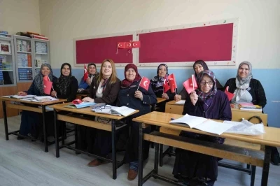 Niğde&rsquo;de eğitimden uzak kalan kadınlar sıralara geri d&ouml;nd&uuml;
