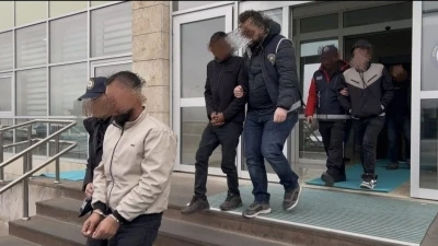 Niğde&rsquo;de g&ouml;&ccedil;men ka&ccedil;ak&ccedil;ılığı operasyonu: 2 tutuklama
