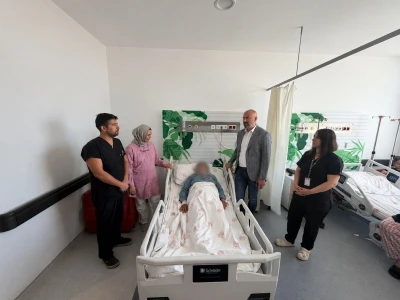 Niğde&rsquo;de hastanın v&uuml;cudundaki 7 kiloluk dev t&uuml;m&ouml;r başarıyla alındı
