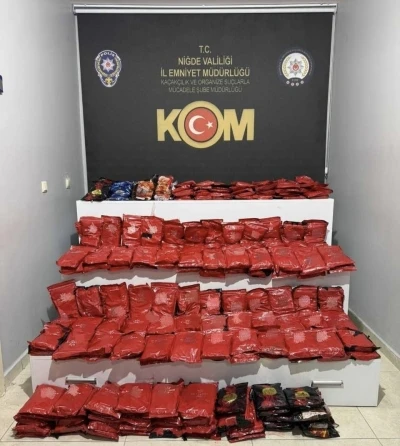 Niğde&rsquo;de ka&ccedil;ak t&uuml;t&uuml;n operasyonu: 272 paket ele ge&ccedil;irildi
