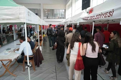 Niğde&rsquo;de kariyer ve istihdam buluşmasına yoğun ilgi

