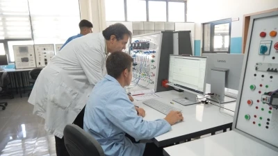 Niğde&rsquo;de meslek lisesi &ouml;ğrencileri hem &uuml;retiyor hem geleceğe hazırlanıyor

