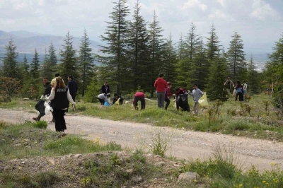 Niğde&rsquo;de &rsquo;Ormanı sev, yeşili koru&rsquo; mesajı ile sahaya &ccedil;ıkıldı
